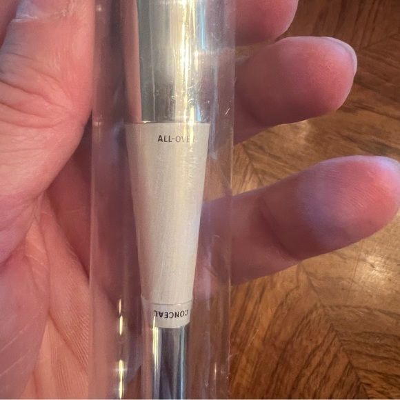 IT Cosmetics Heavenly Luxe Bye Bye Foundation Brush - Picture 5 of 6